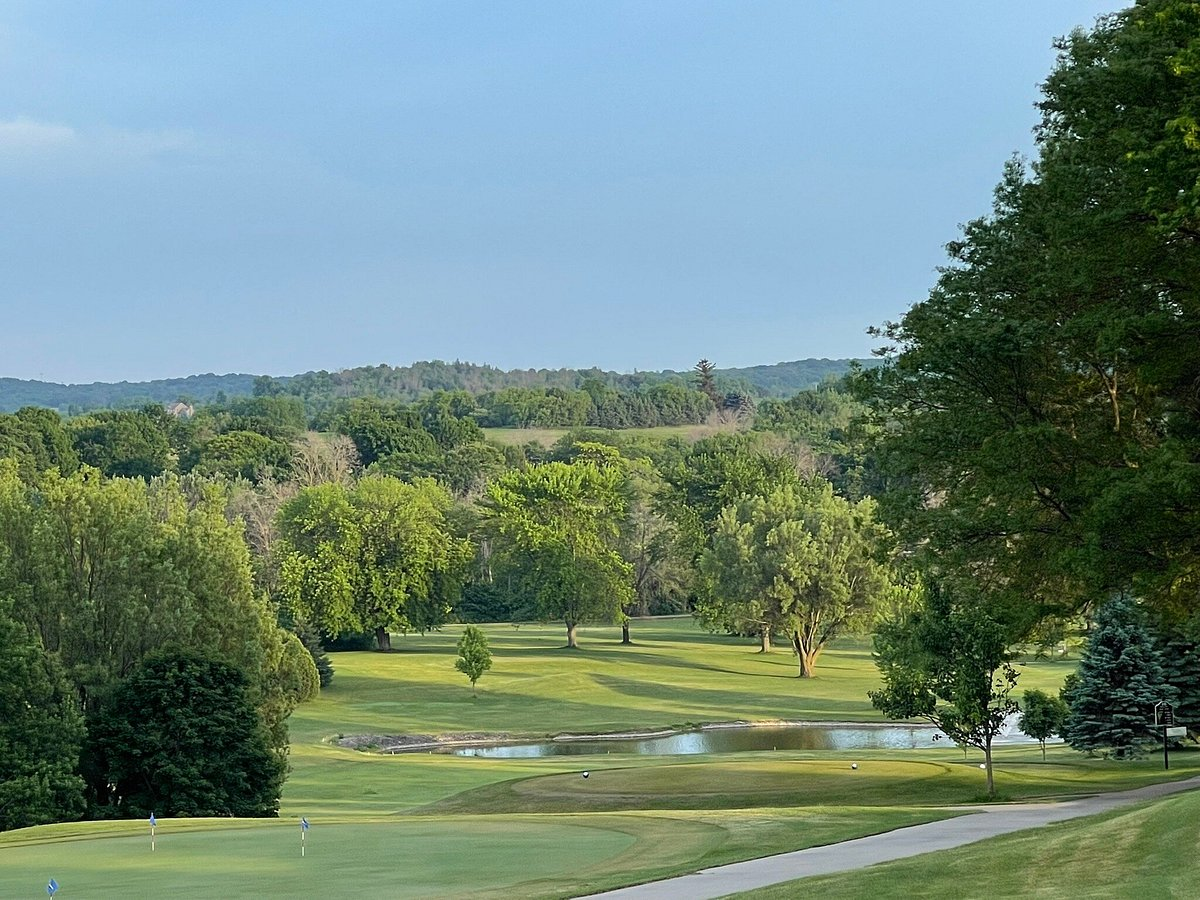 Mid Vallee Golf Course image 5